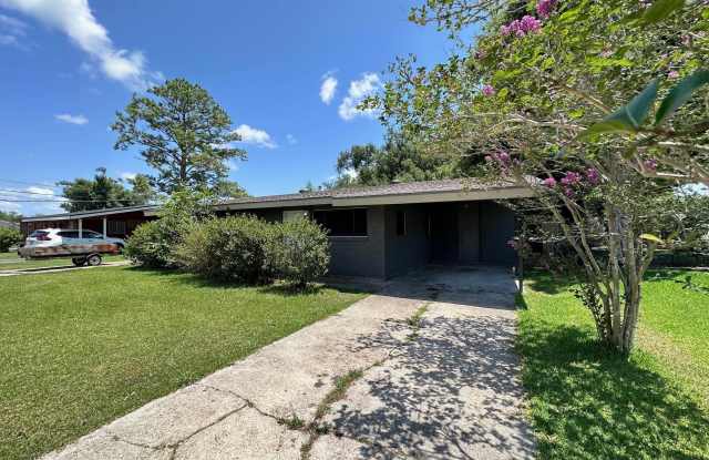 228 Oakshire Dr