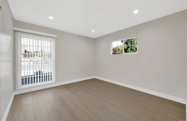 22540 Roscoe Boulevard