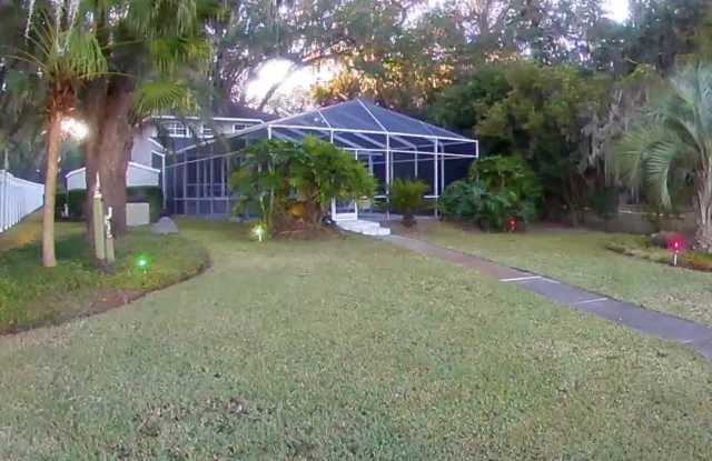 106 North River Oaks Court