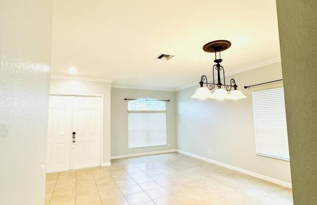 1807 Berkshire Circle SW