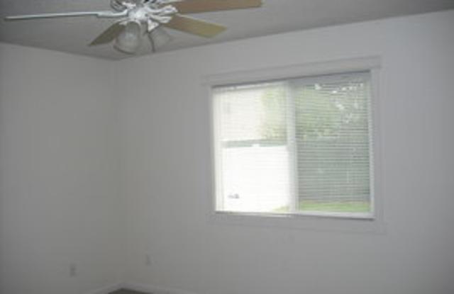 Charming 4-Bedroom Home in the Heart of Orchards!