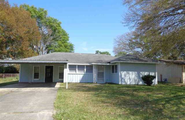 306 Bridal Wreath Ave., Orange, TX 77630