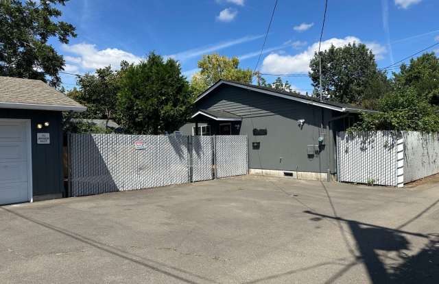 Beautifully updated 3 bedroom, 1 bath house in Eugene!