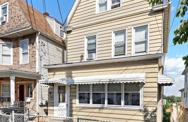 520 SCHUYLER AVE