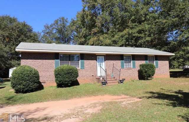 Photo of Coming Soon! Charming 3br 1ba in the country