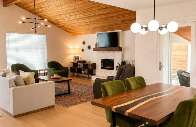 *** Near Domain * Stunning 3 Bedroom House with 2 Car Garage * Fully Furnished * Designer Decorated * High End Luxury Finishes ***