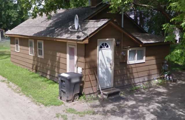 516 1/2 E Street Northeast