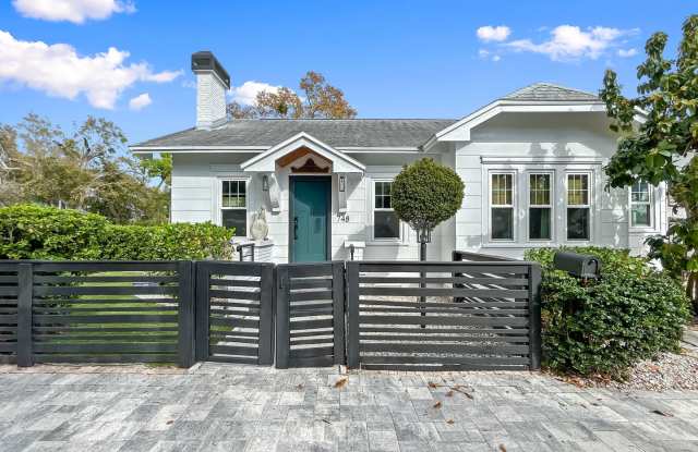 Lovely Home for Rent with Fireplace & Fully Fenced Yard– 2Bed | 2Bath