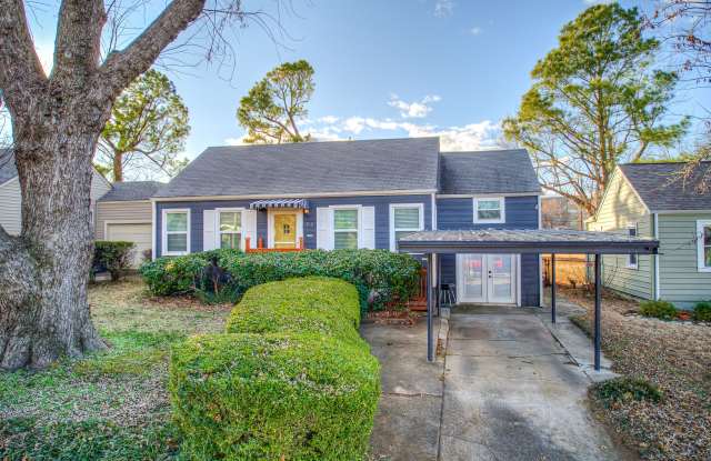 Photo of 458 South Indianapolis Avenue