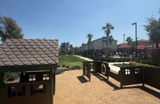 648 E Madeleine Privado