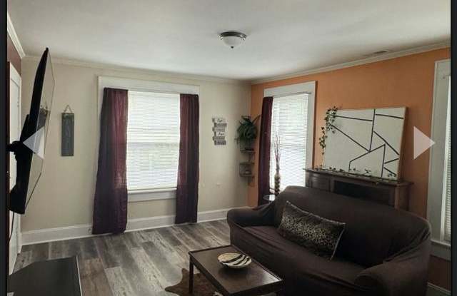 Room in 2 Bedroom Home at Kerr St NW