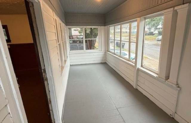 Charming 4-Bedroom Single Family Home for Rent!