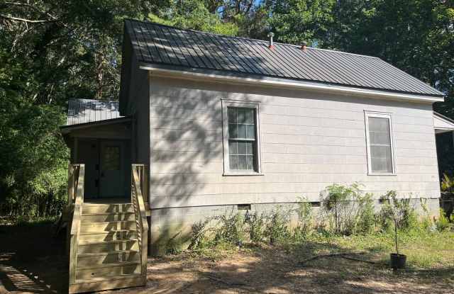 Photo of Quiet Forested 1 Bedroom Duplex