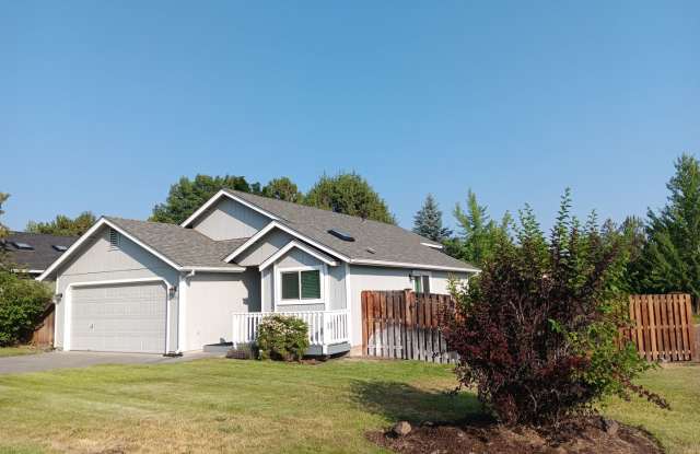 Charming Single-Level Home in Bend’s Mountain View Area