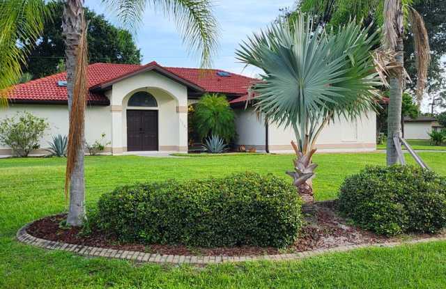 Photo of AVAILABLE 2026 SEASON! PORT CHARLOTTE, HEATED POOL HOME! $3950 PER MONTH