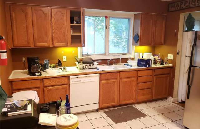 Photo of COMO ~ SFH ~ 4 Bedroom with Garage and Off Street Parking