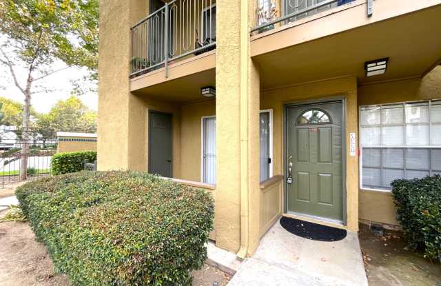 1 bed, 1 bath located in Corona!