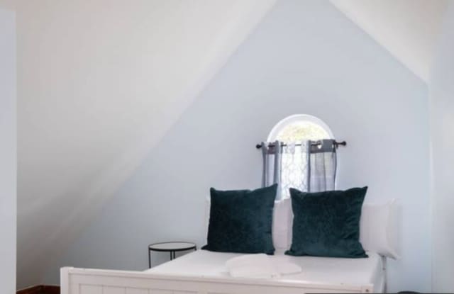 735 East University Avenue Unit 1