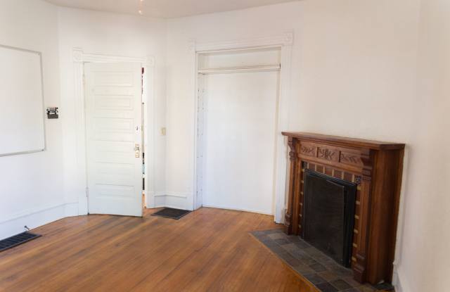 Prime 5 Bedroom in Dinkytown close to the U of M!