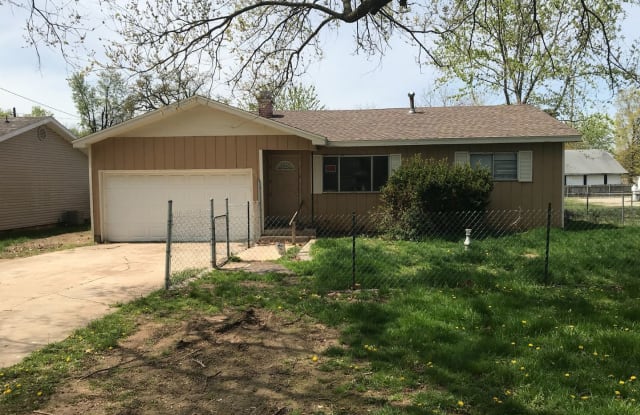 917 N Brown - 917 North Brown Avenue, Springfield, MO 65802