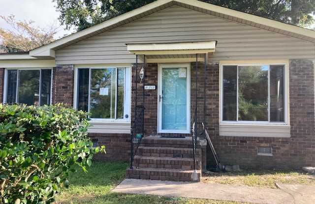 811 Minnie St