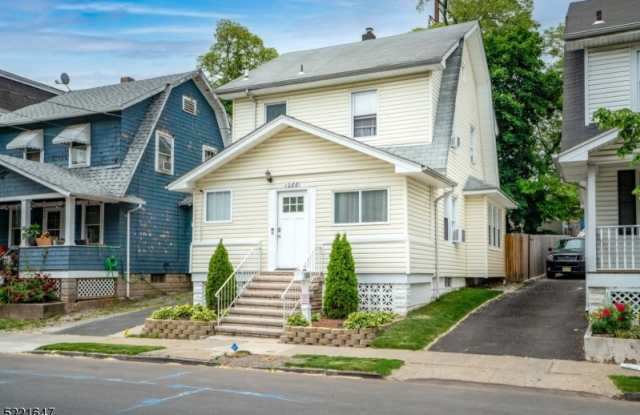 1088 Fulton St