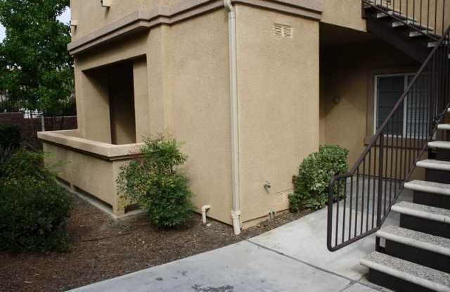 Beautiful 2 Bed/2Bath Lower Unit Condo with 1 Car Garage