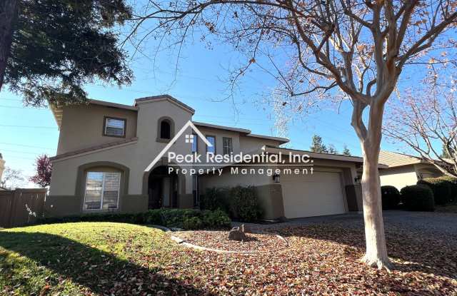 Spacious 5bd/3ba Roseville Home-Must See