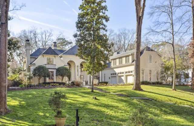 Photo of 712 W Paces Ferry Road