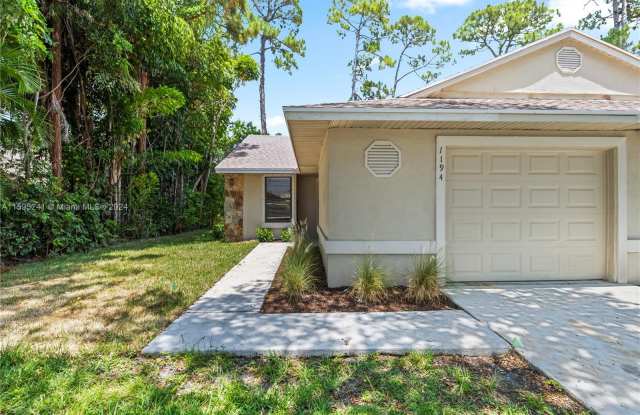 1194 Hyacinth Pl