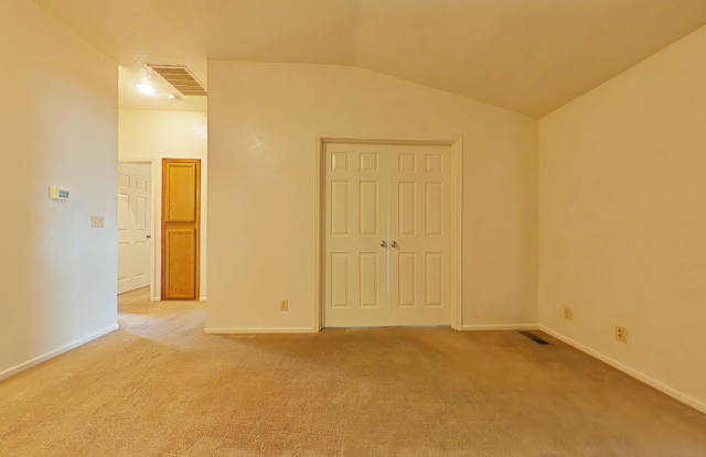 WINTER SPECIAL ~ $1,105 OFF FIRST MONTH RENT