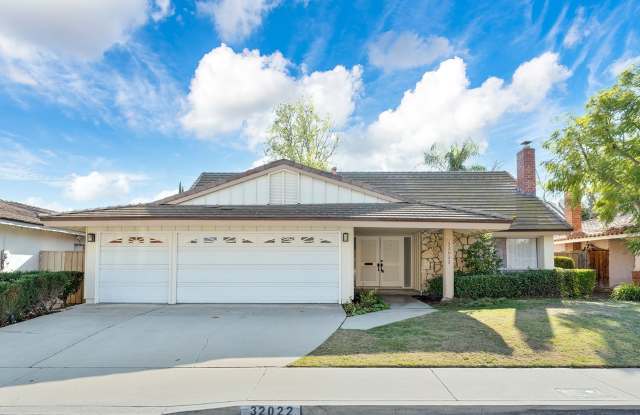 Beautiful Westlake First Neighborhood Family Home w/ Large Backyard with Panoramic Mtn Views