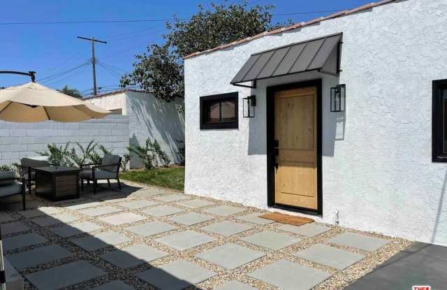 Photo of 4313 1/2 W 59th St