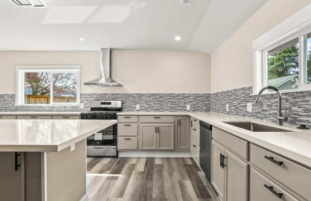 2221 Northeast 9th Avenue