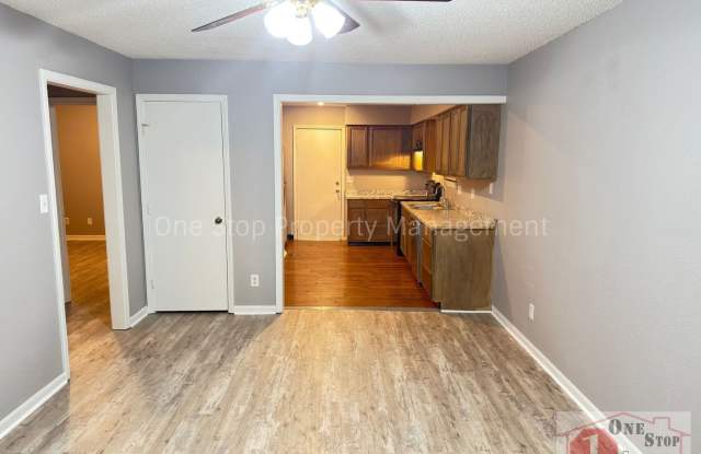 3 bedroom, 2 bathroom duplex in Lee's Summit, MO!!