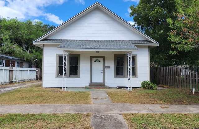 308 W Merriman Street - 308 West Merriman Street, Sinton, TX 78387