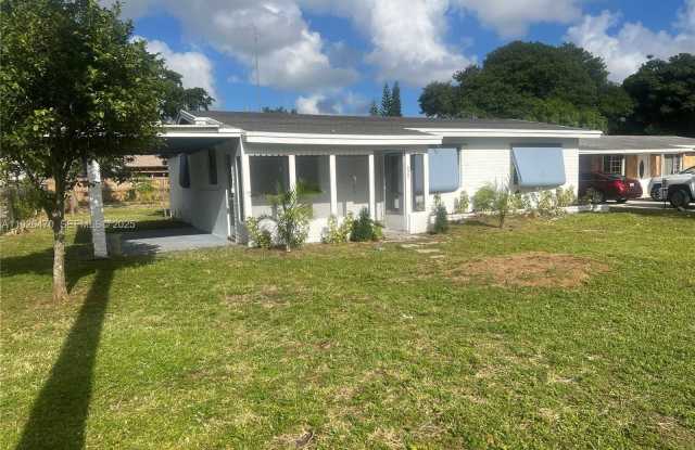 Photo of 3921 SW 59th Ave