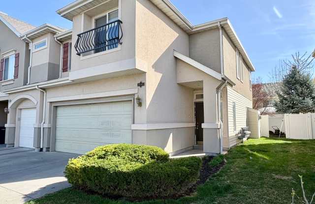 Quiet Living Meets Convenience – 3 Bed Home with 2-Car Garage & Private Backyard