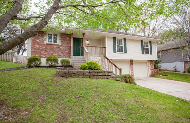 3318 NW Shannon Ct - 3318 Northwest Shannon Court, Blue Springs, MO 64015