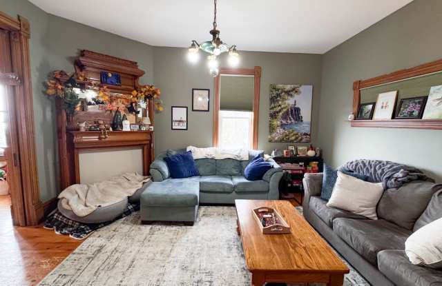 Photo of 1712 W 3rd St