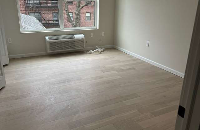 178-184 Sixth Street - 303