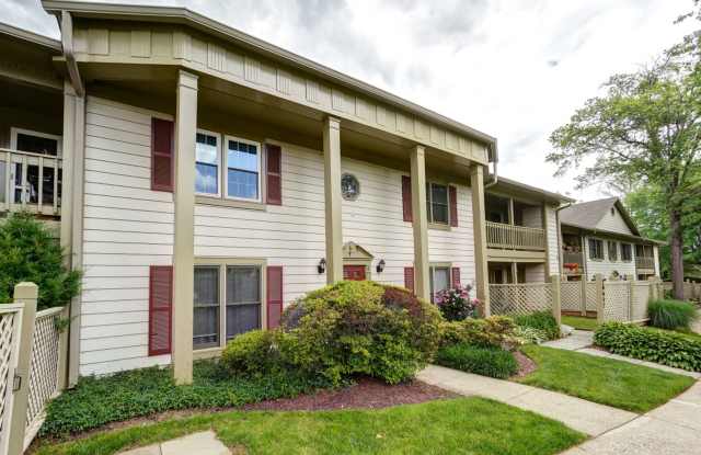 Beautiful 2-Bedroom 2-Bathroom Condo with Loft In The Heart of Germantown