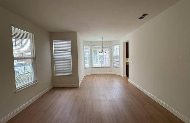 192 S Tranquilidad St