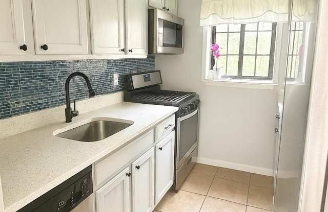 Photo of 13 Pinebrook Place unit: 13