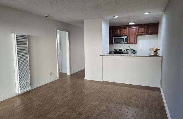 Downstairs 1 Bedroom Unit with Front Patio in Orange
