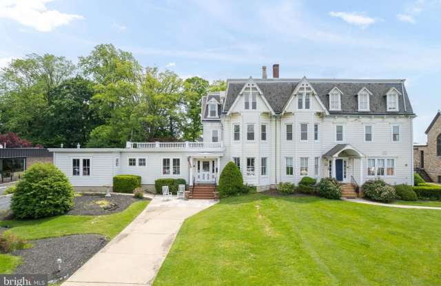 30 W MAIN Street
