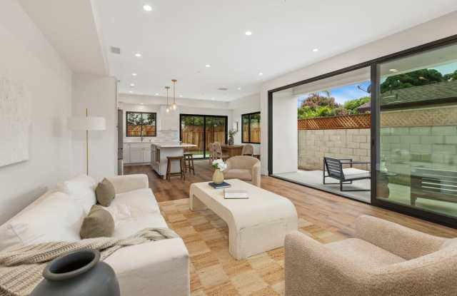 243 Dahlia Ave