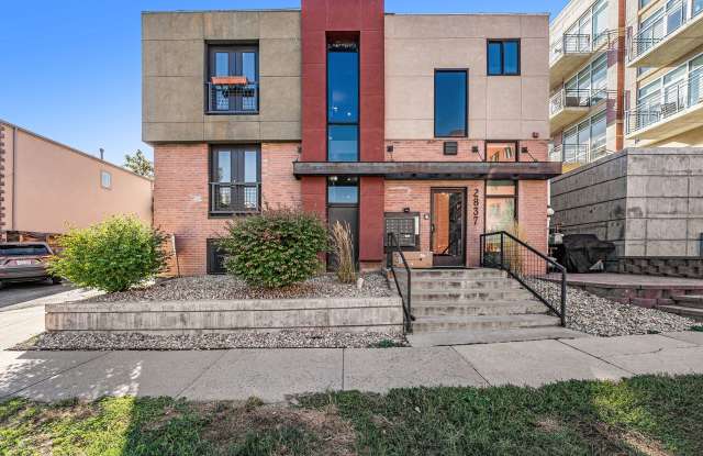 2bed/1.5 bath Stylish Condo in LoHi