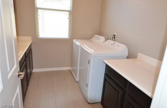 2822 POSEIDON SHORE Avenue