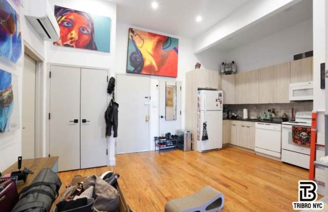 Photo of 1068 Putnam Avenue